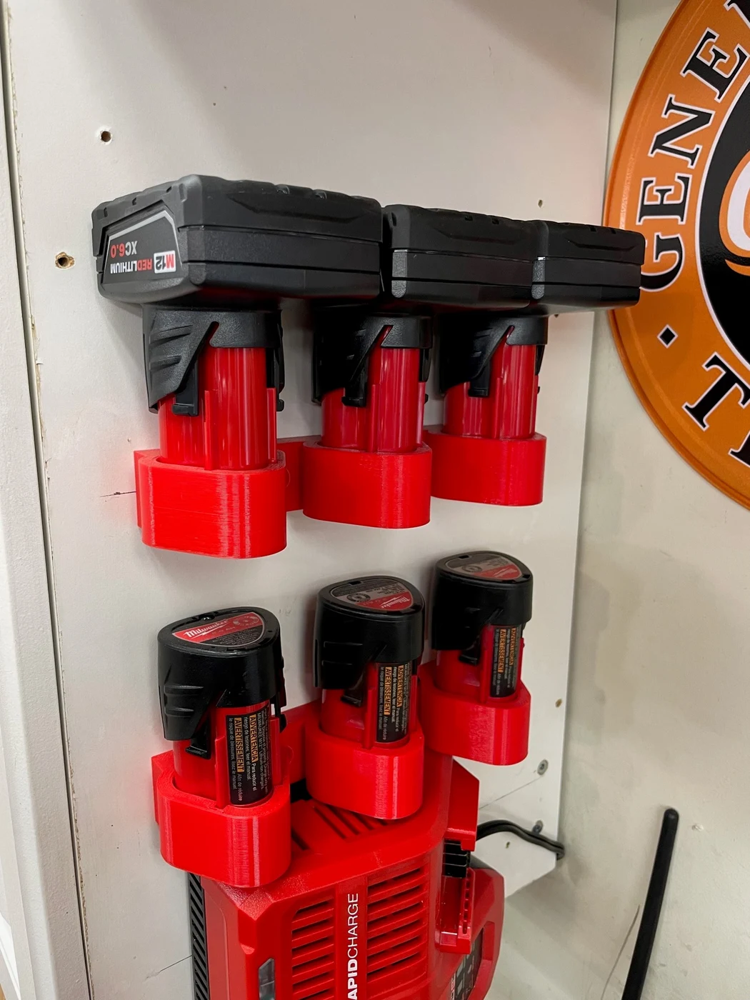 Держатель трёх аккумуляторов Milwaukee M12