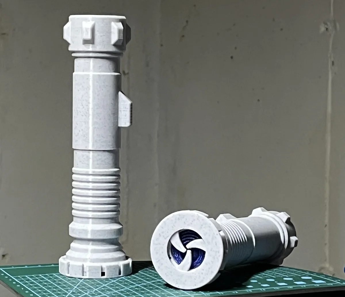 Lightsaber Collapsible Light Saber with blade retainer — фото автора Zaphod Beeblebrox